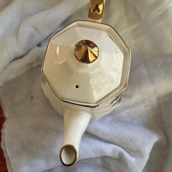 Vintage Christmas Tea Pot Set of 2 - Picture 8 of 11